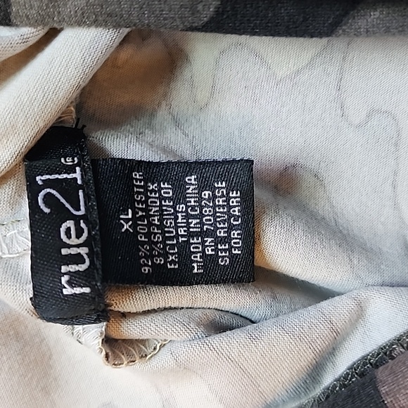 Rue 21 Juniors XL long sleeve hooded shirt camo - Picture 4 of 6